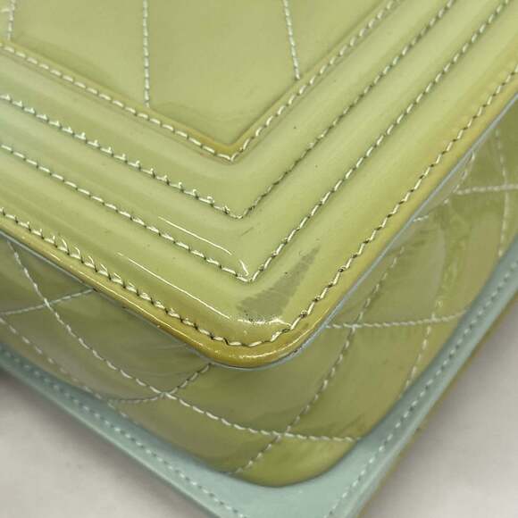 CHANEL Green Leather Shoulder Bag - Picture 12 of 15
